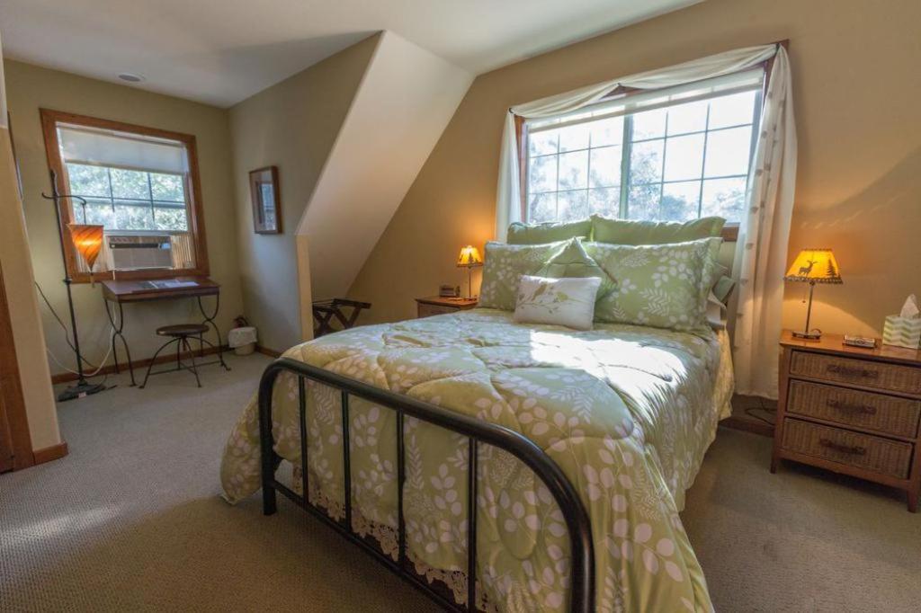 Apple Blossom Inn Yosemite Ahwahnee Room photo