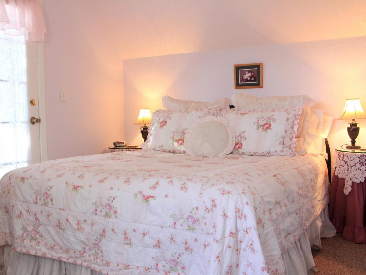 Apple Blossom Inn Yosemite Ahwahnee Room photo